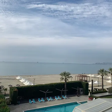 Beachfront In Golem Apartment