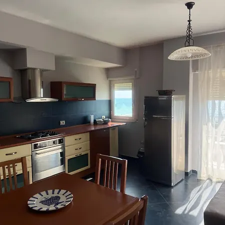 Beachfront In Golem Apartment *