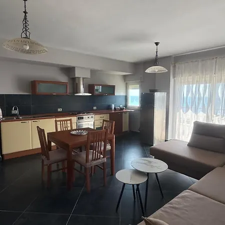 Apartment Beachfront In Golem *