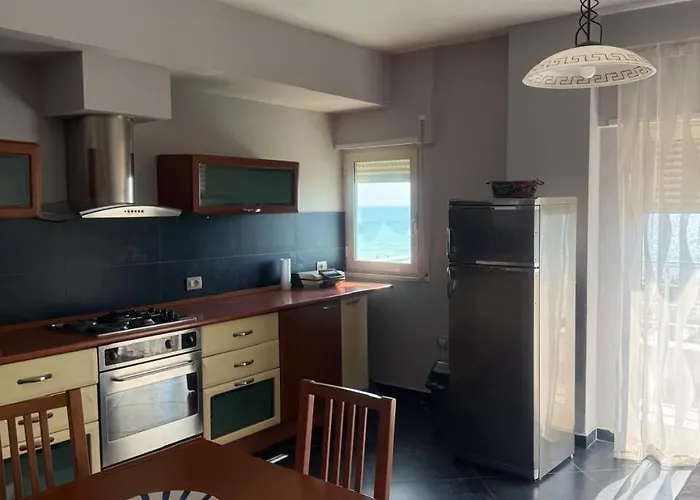 Beachfront In Apartment *